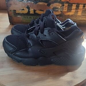 Nike Sneakers, Kid Size 13, Unisex, Black Huarache, Low Top, Running Shoes